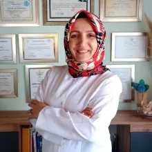 Fzt. İlknur Hacıosmanoğlu — Fizyoterapi Ve Rehabilitasyon, İstanbul. Portre fotoğrafı.