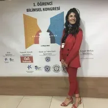 Psk. Emek Öykü Kaya — Psikoloji. Portre fotoğrafı.