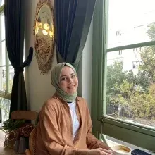 Psk. Beyza Emiroğlu — Psikoloji. Portre fotoğrafı.