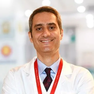 Op. Dr. İsmail Başıbüyük — Üroloji, Antalya. Portre fotoğrafı.