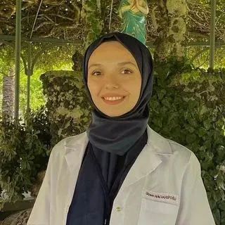 Psk. Gizem Hacıarifoğlu — Psikoloji, İstanbul. Portre fotoğrafı.