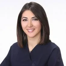 Dr. Dt. Nil Yalçınkaya — İzmir. Portre fotoğrafı.