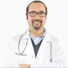 Uzm. Dr. Özgür Gökçe — İç Hastalıkları, Denizli. Portre fotoğrafı.