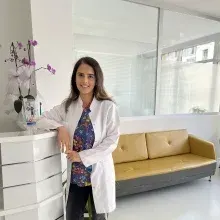 Uzm. Dt. Şeyma Gündoğdu — İstanbul. Portre fotoğrafı.