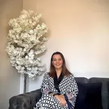 Psk. Sibel Çakaloğlu — Psikoloji, Manisa. Portre fotoğrafı.