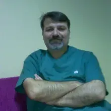 Doç. Dr. Erkan Akar — Göğüs Cerrahisi, Yıldırım, Bursa. Portre fotoğrafı.