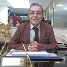 Uzm. Dr. E. Mete Ünal — Kadın Hastalıkları Ve Doğum, İstanbul. Portre fotoğrafı.