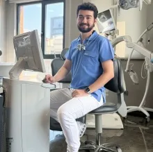 Dt. Fatih Ay — Diş Hekimi, Bursa. Portre fotoğrafı.