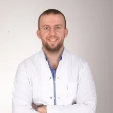 Op. Dr. Yener Fırıncıoğulları — Göz Hastalıkları, Aydın. Portre fotoğrafı.