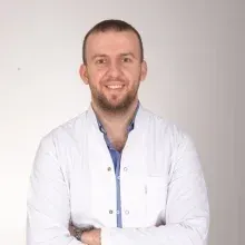 Op. Dr. Yener Fırıncıoğulları — Göz Hastalıkları, Aydın. Portre fotoğrafı.
