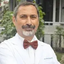 Op. Dr. Sezai Sevengil — Kulak Burun Boğaz, İstanbul. Portre fotoğrafı.