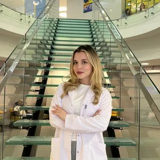 Kl. Psk. Selinay Deniz Gökçe — Psikoloji, İstanbul. Portre fotoğrafı.