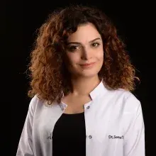 Dt. Sema Tarhana Silgu — Diş Hekimi. Portre fotoğrafı.
