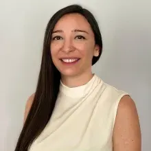 Kl. Psk. Sinem Pirinalı — Psikoloji, Konak, İzmir. Portre fotoğrafı.