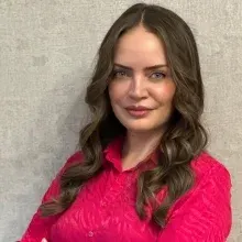 Kl. Psk. Özge Şahin — Psikoloji, Selçuklu, Konya. Portre fotoğrafı.