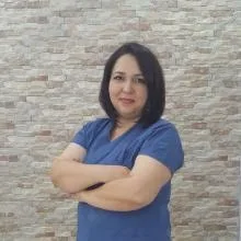 Dr. Dt. Ruhengiz Efendiyeva — Ortodonti, Mersin. Portre fotoğrafı.