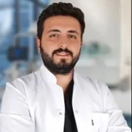 Dt. Güvencan Çınar — Diş Hekimi, Zeytinburnu, İstanbul. Portre fotoğrafı.