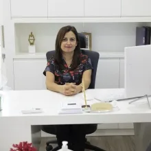 Uzm. Dr. Pınar Özlülerden — Denizli. Portre fotoğrafı.