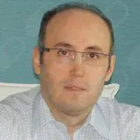 Prof. Dr. Mustafa Tercan — Plastik Rekonstrüktif Ve Estetik Cerrahi, İstanbul. Portre fotoğrafı.