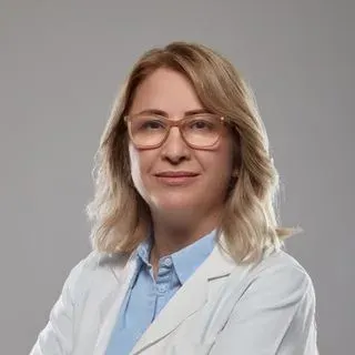Op. Dr. Ayşe Arduçoğlu Merter — Genel Cerrahi, Antalya. Portre fotoğrafı.