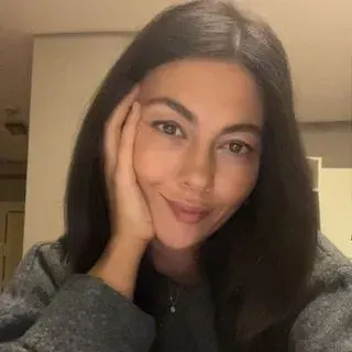 Kl. Psk. İrem Yılmazer — Psikoloji, İstanbul. Portre fotoğrafı.