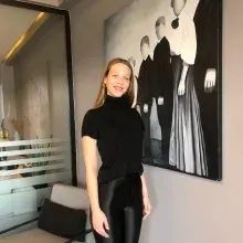 Psk. Merve Özal — Psikoloji. Portre fotoğrafı.