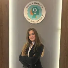 Psk. Şara Keyvanoğlu — Psikoloji, Ankara. Portre fotoğrafı.