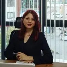 Dyt. Hafize Güleç — Diyetisyen, Balıkesir. Portre fotoğrafı.