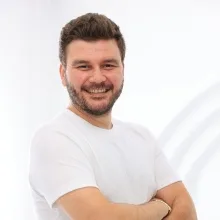 Dr. Dt. Nuri Ünal. Portre fotoğrafı.