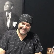 Dt. Cengiz Bahçevan — Diş Hekimi, İstanbul. Portre fotoğrafı.