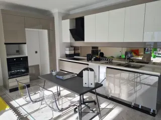 Dkt. Emel Gürler profilinde yer alan galeri fotoğrafı.