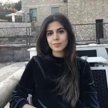 Fzt. Dilara Çınar — Fizyoterapi Ve Rehabilitasyon, İzmir. Portre fotoğrafı.