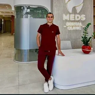Dr. Öğr. Üyesi Halit Furuncuoğlu — Ağız Diş Ve Çene Cerrahisi, İzmit, Kocaeli. Portre fotoğrafı.