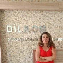 Dkt. Ayşe Bildirici Demirel — Dil ve Konuşma Terapisi, Eskişehir. Portre fotoğrafı.