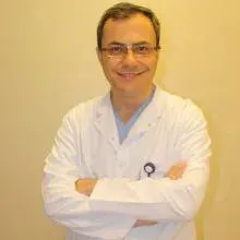 Prof. Dr. Kudret Türeyen — Beyin Ve Sinir Cerrahisi, Osmangazi, Bursa. Portre fotoğrafı.