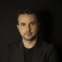 Op. Dr. Ozan Erol — Kulak Burun Boğaz, İstanbul. Portre fotoğrafı.