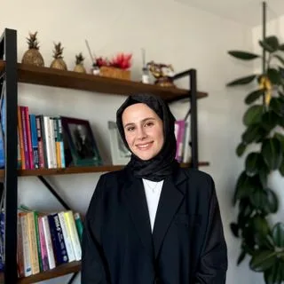 Psk. Dan. Gülsüm Zehra Hatun — Psikolojik Danışma ve Rehberlik, İstanbul. Portre fotoğrafı.