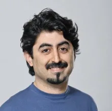 Doç. Dr. Suat Ekinci — Psikiyatri, İstanbul. Portre fotoğrafı.