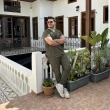 Dt. Harun Alperen Sarıkaya — Diş Hekimi. Portre fotoğrafı.