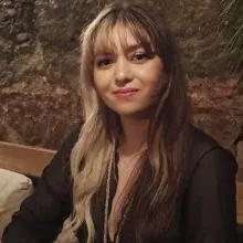 Dkt. Ceyda Demir — Dil ve Konuşma Terapisi, İstanbul. Portre fotoğrafı.