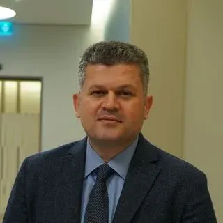 Doç. Dr. Ömer Burak Argun — Üroloji, İstanbul. Portre fotoğrafı.