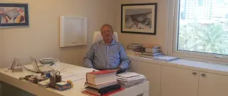 Prof. Dr. İzzet Fresko profilinde yer alan galeri fotoğrafı.