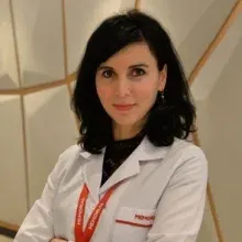 Uzm. Dr. Asiye Yir — Enfeksiyon Hastalıkları, Bahçelievler, İstanbul. Portre fotoğrafı.