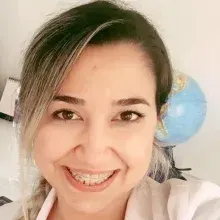 Dt. Elif Aslı Kuvvetli Avcı — Diş Hekimi, Adana. Portre fotoğrafı.