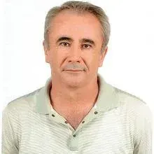 Uzm. Dr. Mustafa Deniz — Dermatoloji, Antalya. Portre fotoğrafı.