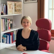 Op. Dr. Semra Çapar — Kadın Hastalıkları Ve Doğum, İstanbul. Portre fotoğrafı.