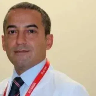 Op. Dr. Onur Erol — Kadın Hastalıkları Ve Doğum, Kepez, Antalya. Portre fotoğrafı.