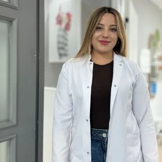 Fzt. Büşra Mavi — Fizyoterapi Ve Rehabilitasyon, Muğla. Portre fotoğrafı.