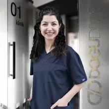 Dt. Simay Aydemir Batırer — Diş Hekimi, Ümraniye, İstanbul. Portre fotoğrafı.