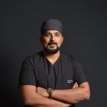 Op. Dr. Onur Akman — Plastik Rekonstrüktif Ve Estetik Cerrahi, İstanbul. Portre fotoğrafı.